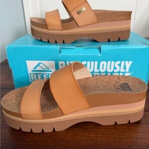 Reef Cushion Vista Higher Women's Brown and Tan Platform Sandals